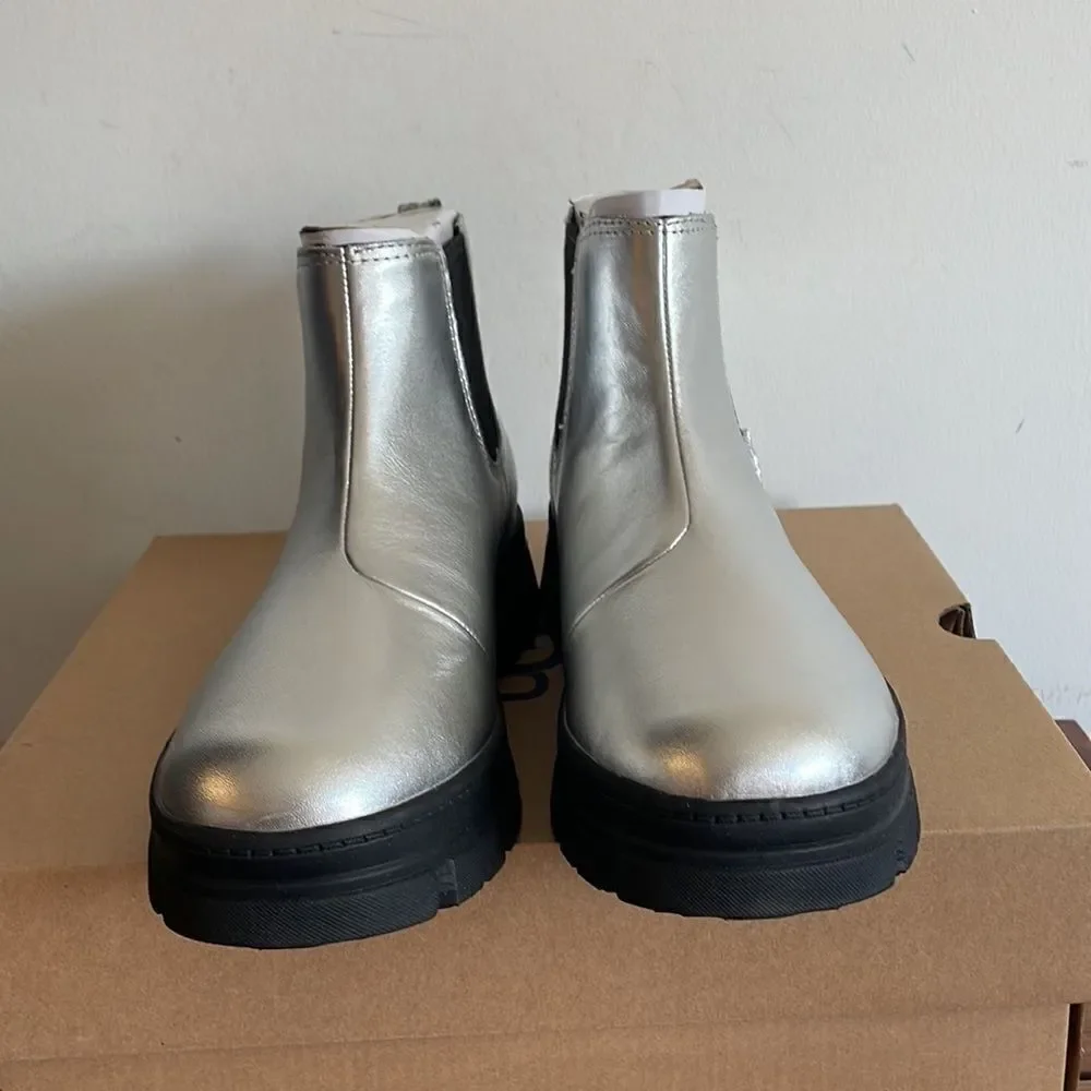 UGG Kids' Ashton Chelsea Leather Boots Silver USA Big Kid 6Y/UK5/EU38(BOX CRUSH)